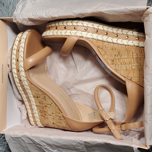 HOST PICK π₯³ ποΈ BCBG Narida Wedge - Picture 4 of 4